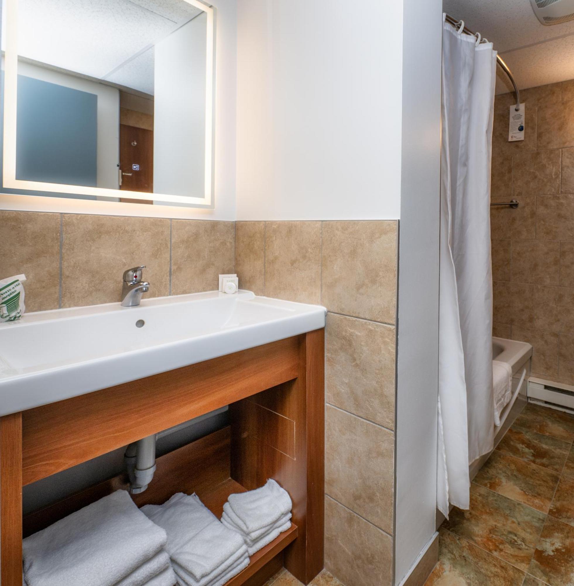 Clarion Pointe La Malbaie Hotel Luaran gambar