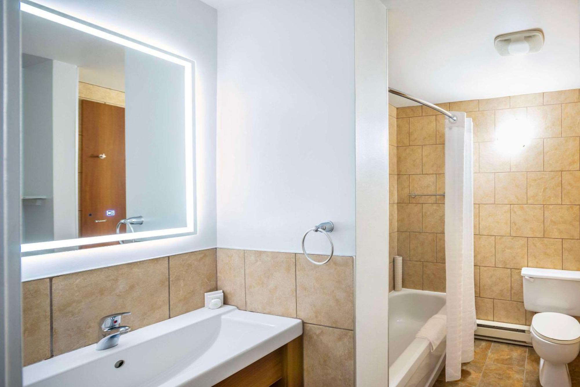 Clarion Pointe La Malbaie Hotel Luaran gambar